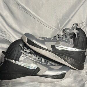 Nike Men's Gray and Black Basketball Shoes